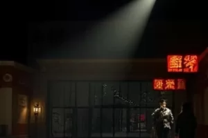 《外卖箱里的秘密》横版封面，雨中的电动车与餐箱